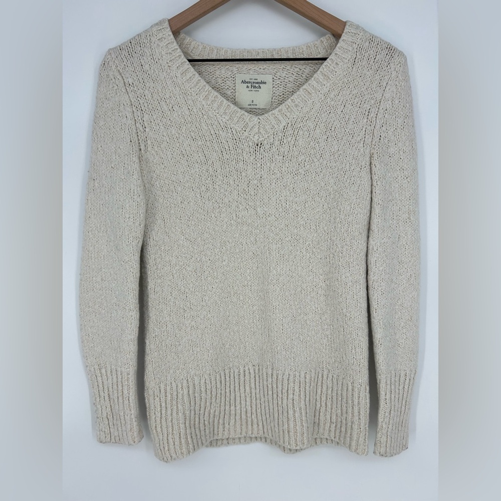 Abercrombie & Fitch Chunky Metallic‎ Cream V-Neck Sweater In Women's Small